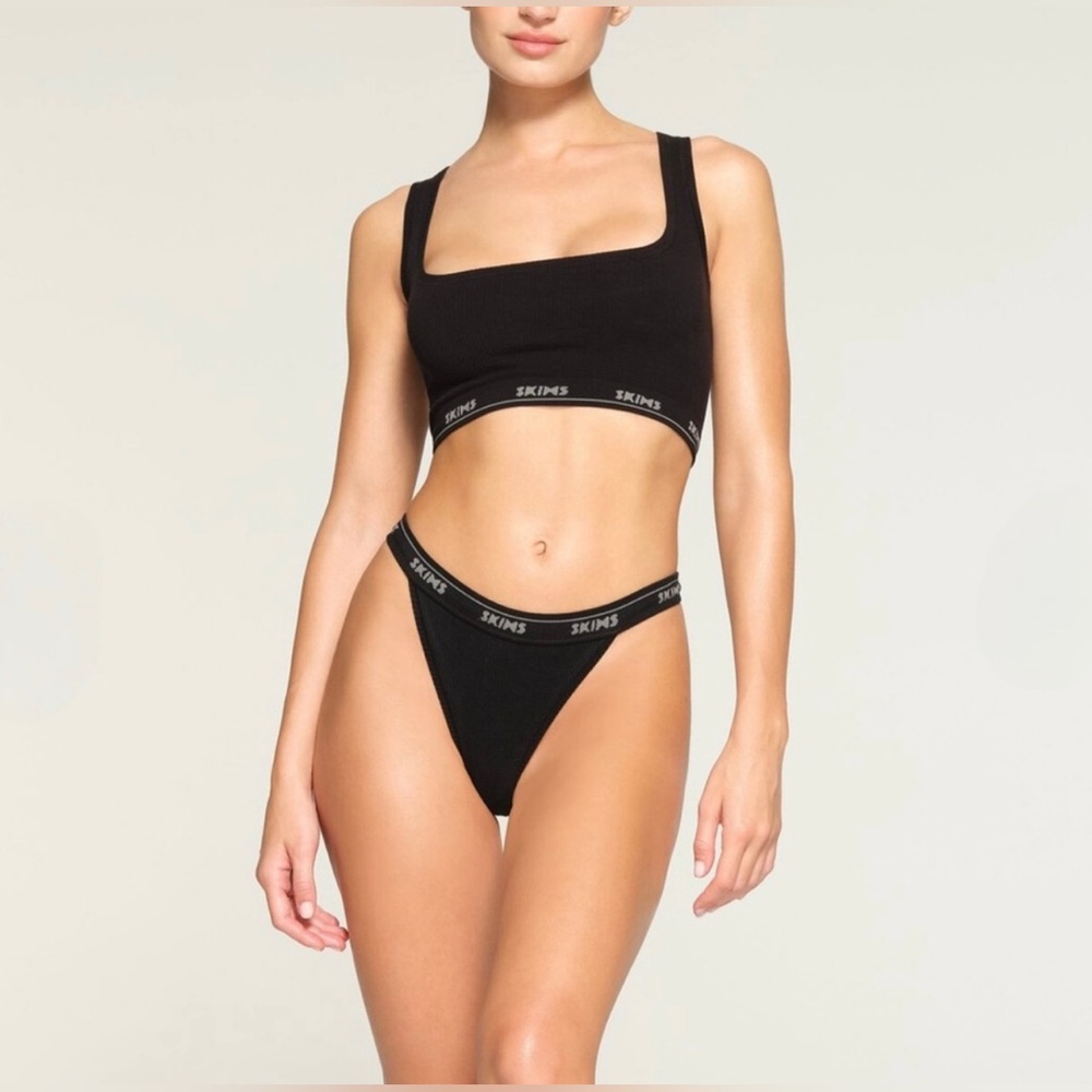 SKIMS Logo Seamless Ribbed Scoop Bralette
